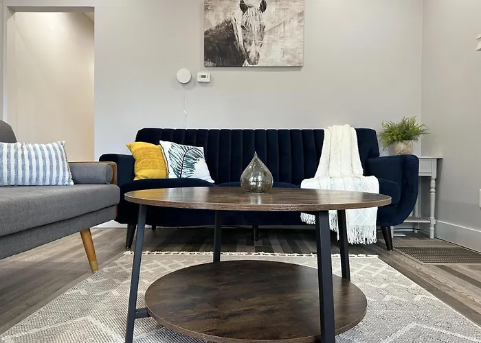 Lovely 2Br Near Downtown Area