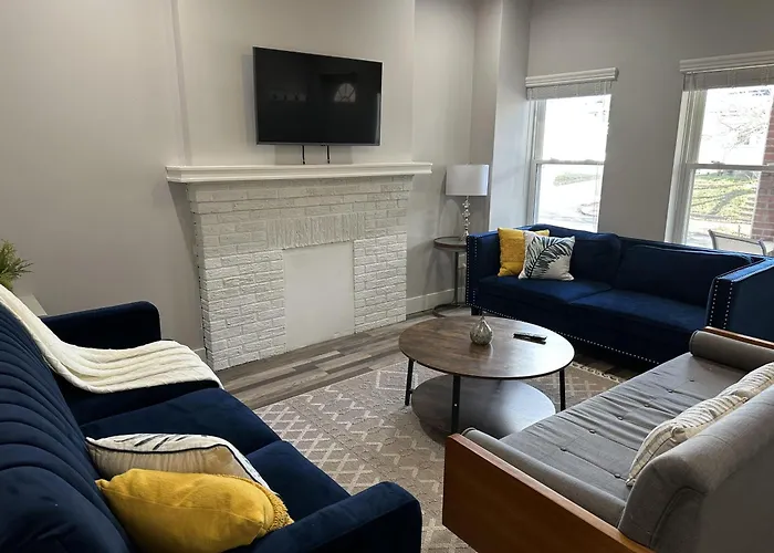 Lovely 2Br Near Downtown Area